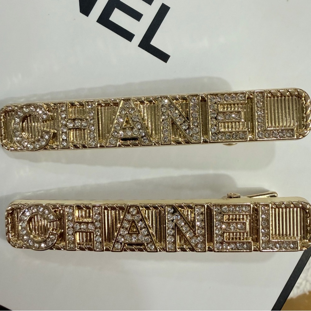 Compliments of CHANEL - 2 Gold Rhinestone Metal Hair Clips - New in bag - Picture 4 of 11
